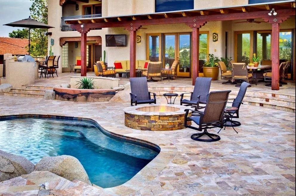 <b>別墅做游泳池需要注意事項，關乎水質(zhì)及維護！</b>