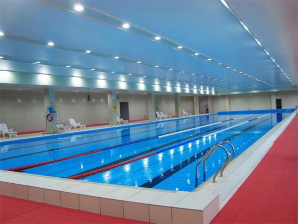 學(xué)校游泳池水質(zhì)怎么處理更干凈？