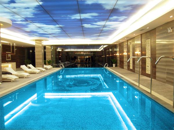 室內(nèi)恒溫游泳池需要哪些設(shè)備？