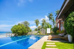 如何選擇性能好的別墅游泳池設(shè)備？