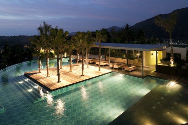 游泳池水下燈該怎么選擇，施工該注意什么？