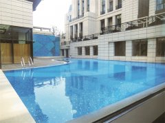 泳池清潔機(jī)器人相比傳統(tǒng)清潔方式有哪些優(yōu)勢？