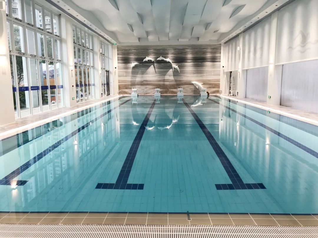 室內(nèi)游泳池加熱要用什么設(shè)備好？