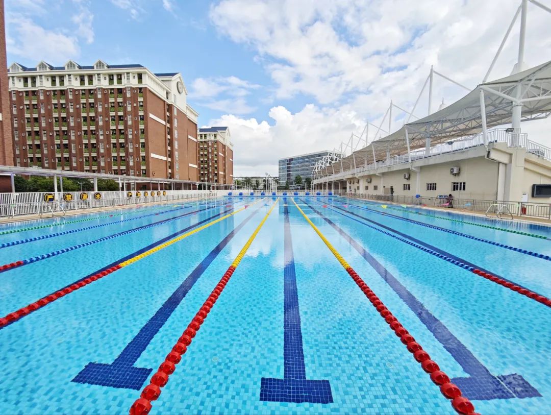 游泳池清潔機器人,泳池清潔機器人,游泳池吸塵器