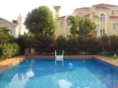 <b>別墅小院裝游泳池夠嗎？6㎡迷你泳池方案，孩子能嬉水，還不占花園空間！</b>