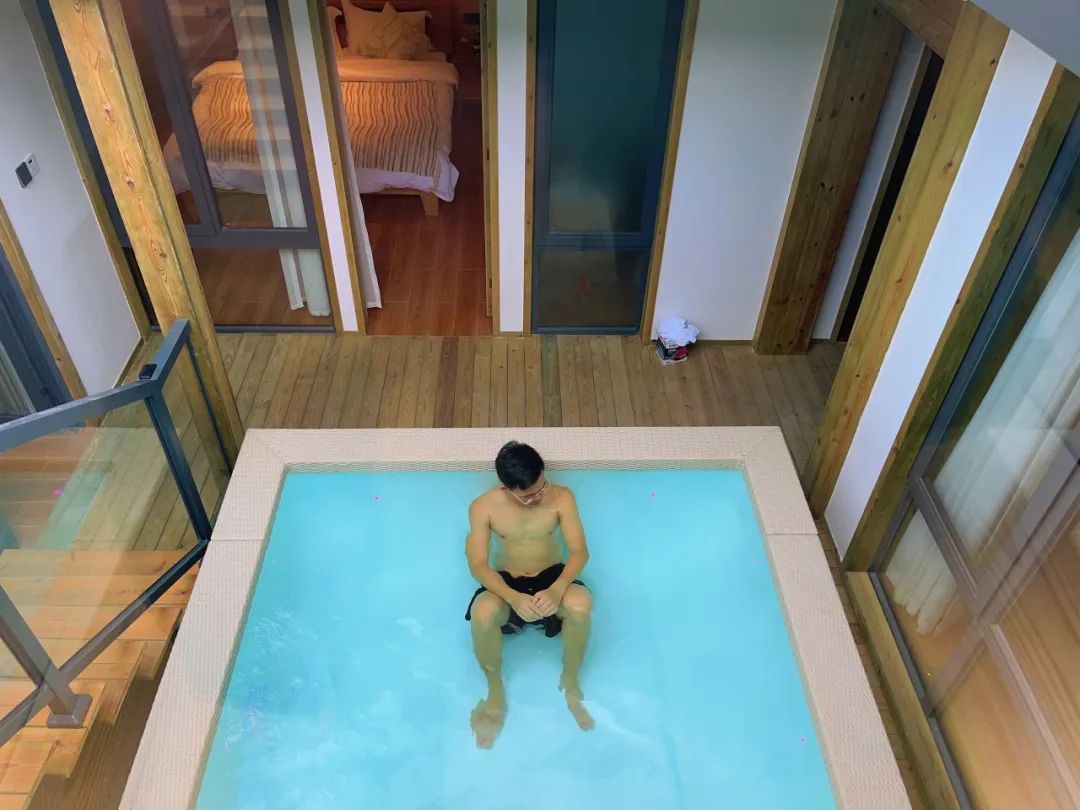 <b>建一個別墅游泳池需要哪些設(shè)備？用這些水處理設(shè)備健康又環(huán)保！</b>