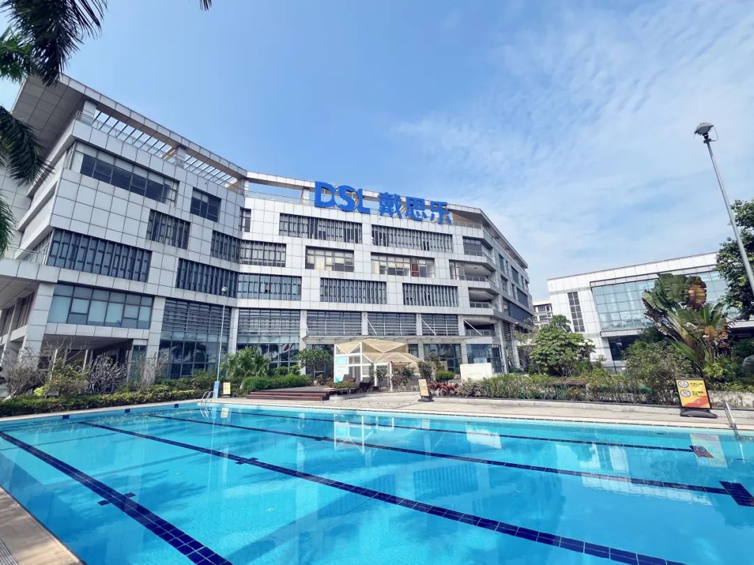 游泳池水底吸塵器,泳池水底吸污機(jī),游泳池吸污機(jī)