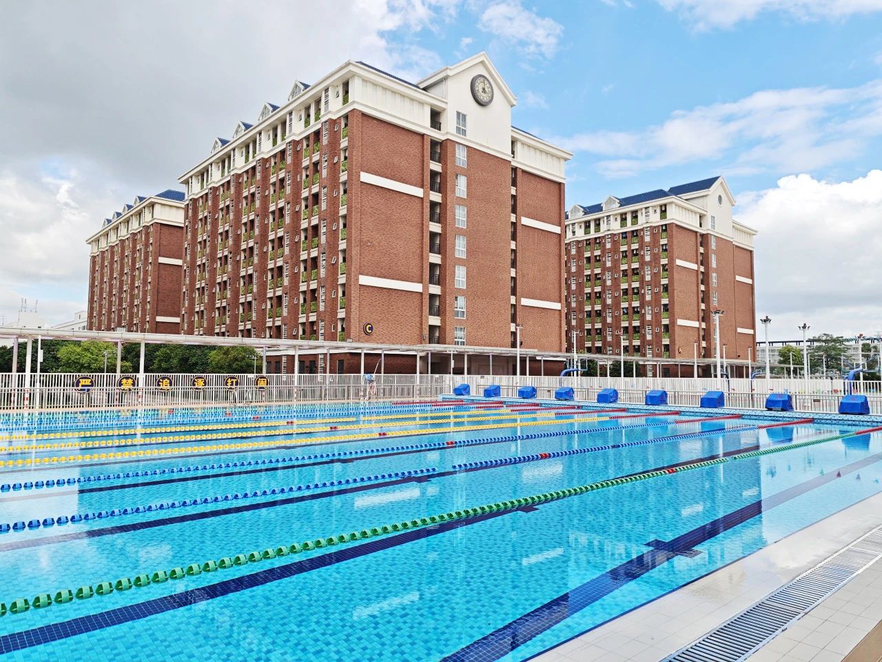 游泳池水底吸塵器,泳池水底吸塵器,游泳池吸污機(jī),泳池吸塵器